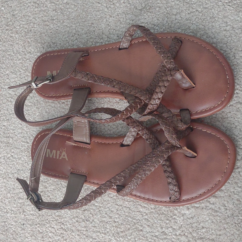 Brown woven sandals🤎